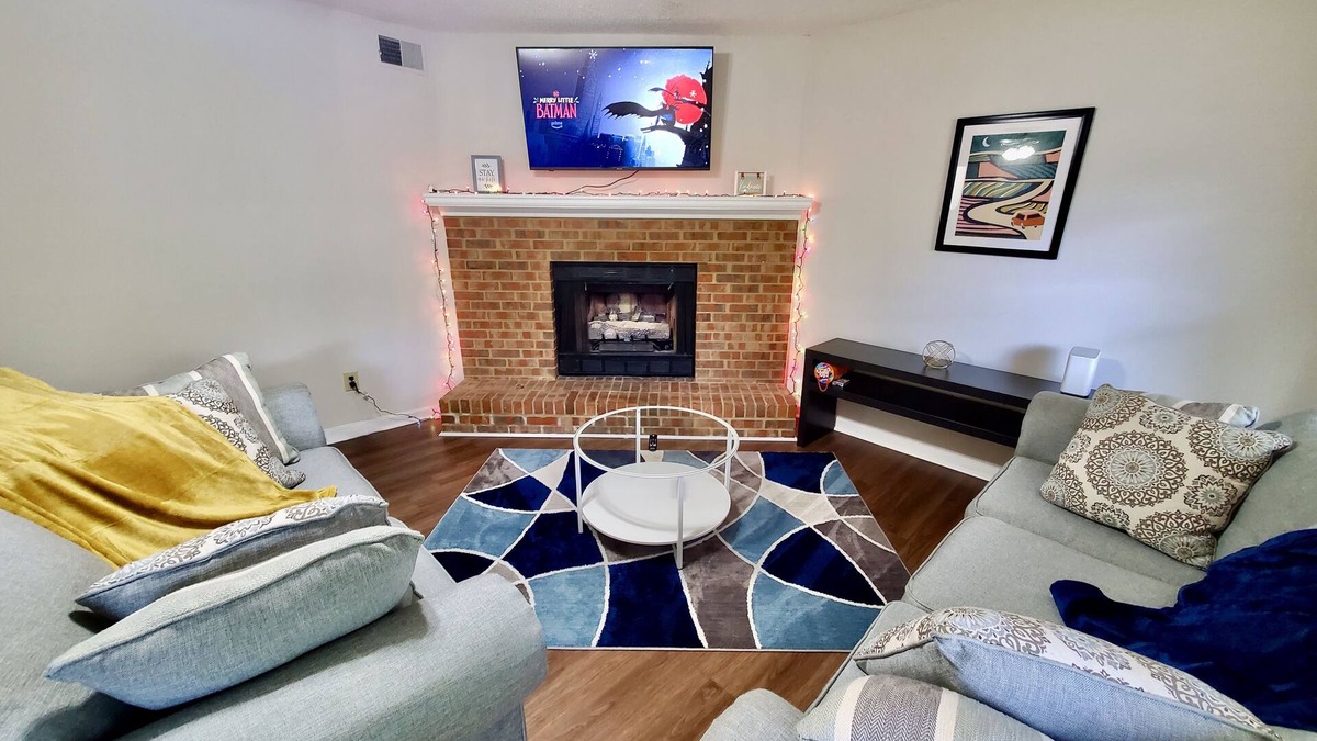 Town Center House | Cozy 2-bedroom Townhouse in Kennesaw, Centrally Located.