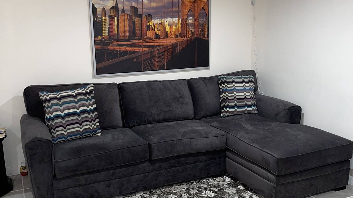 Queens House | Cozy 2 Bedroom unit in the HEART of Queens, NY