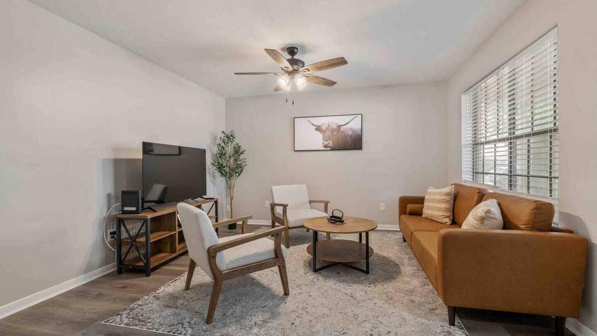 Southwood Valley Apartment | Cozy 2-bedroom apartment with WiFi, AC in central College Station