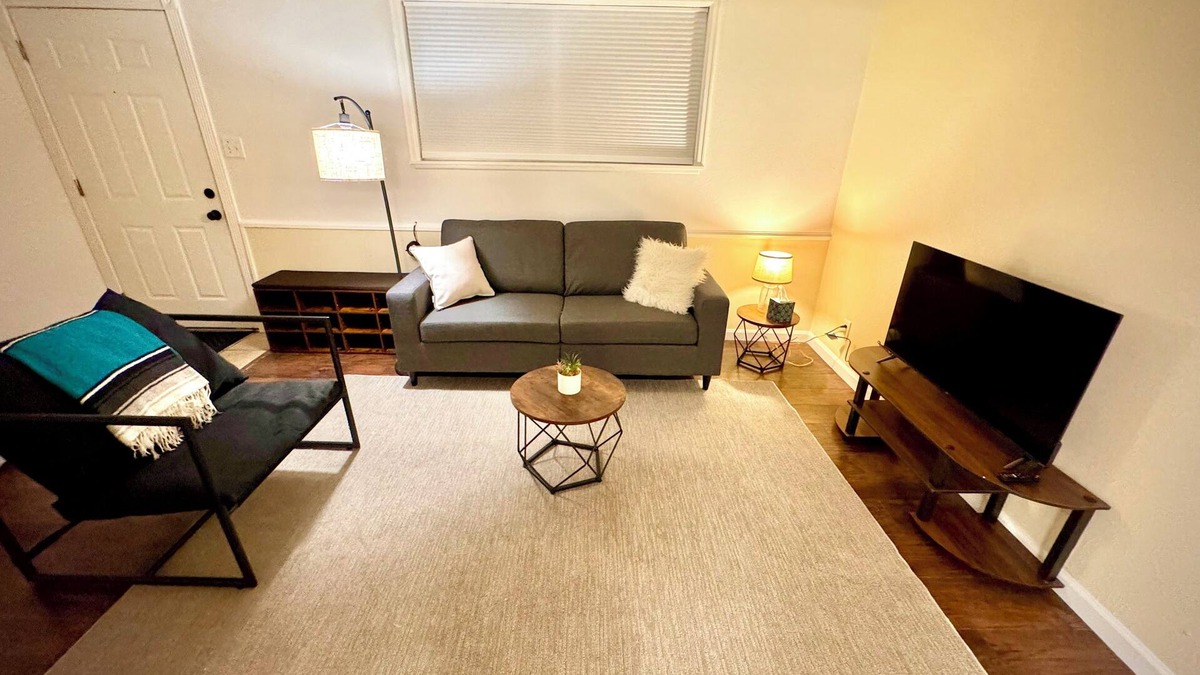 Southeast Colorado Springs Apartment | Cozy 2-bedroom apartment in Eastside Colorado Springs with WiFi, AC