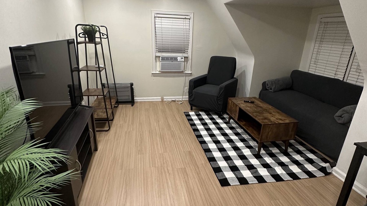 Farmington Hills Apartment | Cozy 2 bedrooms