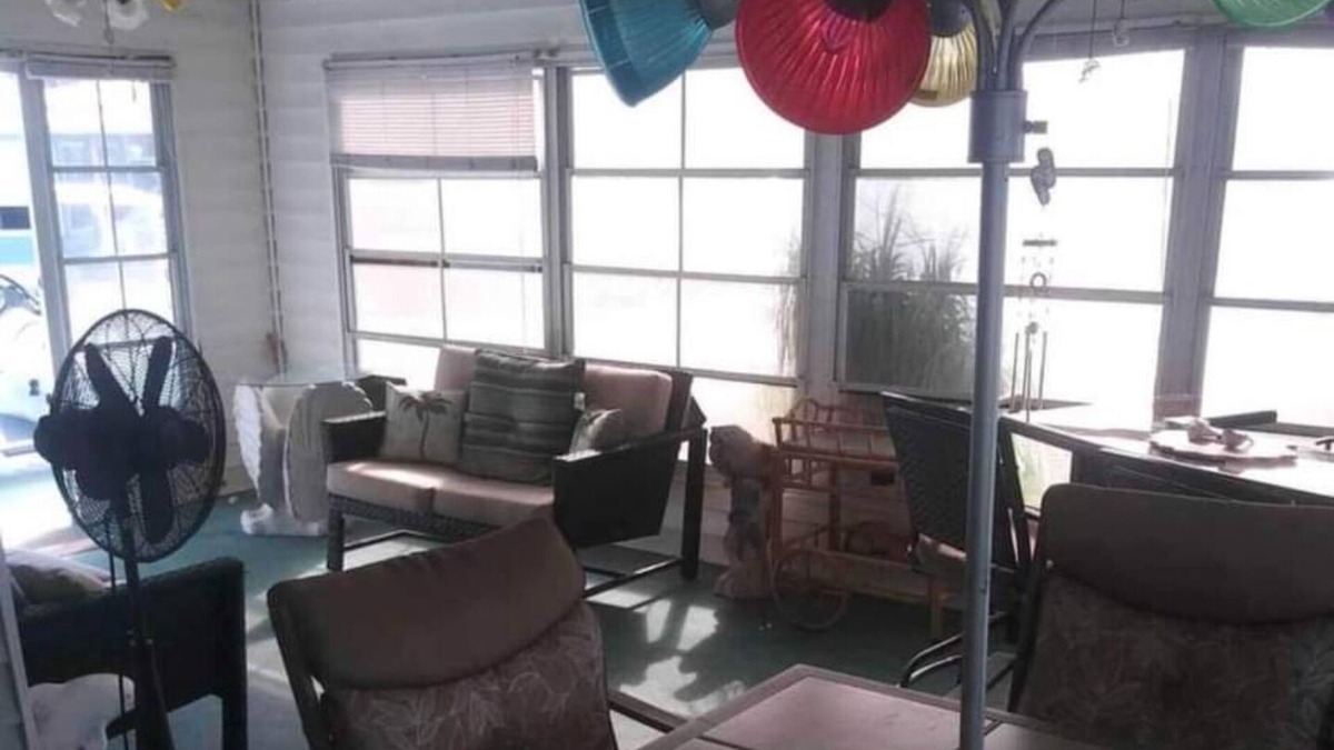 North Fort Myers House | Cozy 2-bedroom mobile home in N Fort Myers w/AC. Located in 55 and older park.