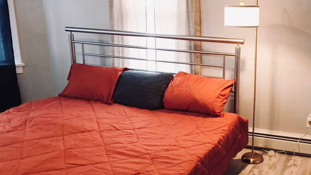 Providence House | Cozy 2 Bedroom Apartment in Providence | Refresh in a Luxe King Bed