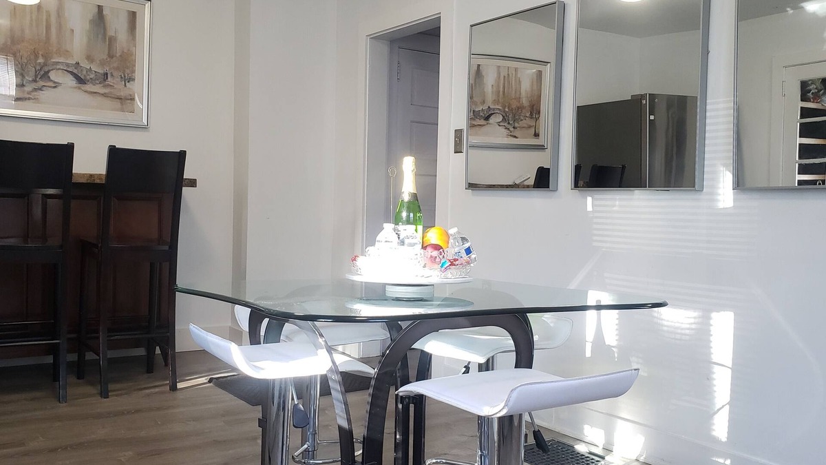 New London House | Cozy 2-bedroom vacation home《 free WiFi & parking 》New London, Connecticut, USA