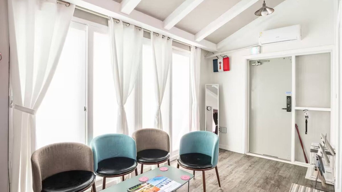 Seogyo-dong Apartment | COZY - 2 Bedrooms - Elevator/Terrace in Heart of Hongdae- 4 mins walk to subway