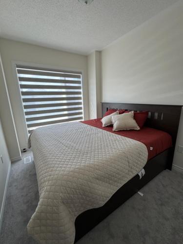 Erin House | Cozy 2 bedrooms with private washroom