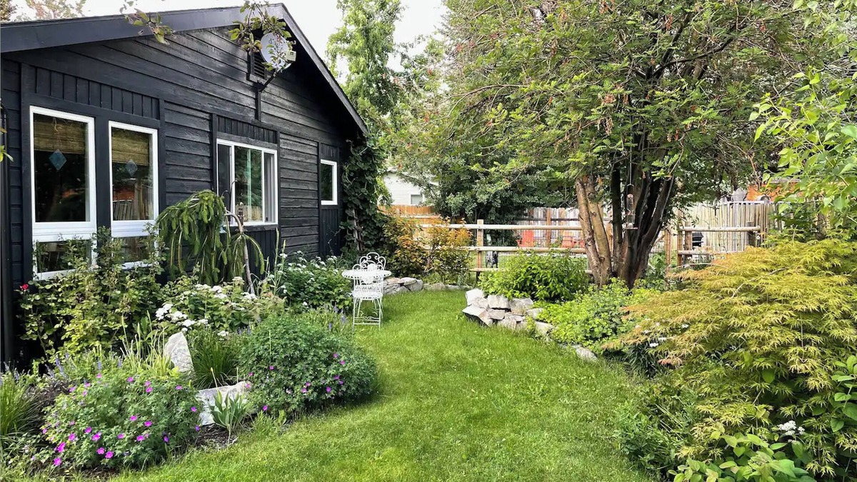 Hailey House | Cozy 2 br/2ba bungalow with beautiful garden close to Sun Valley!