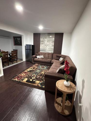 Adams Hill Apartment | Cozy 2 BR Apartment Glendale