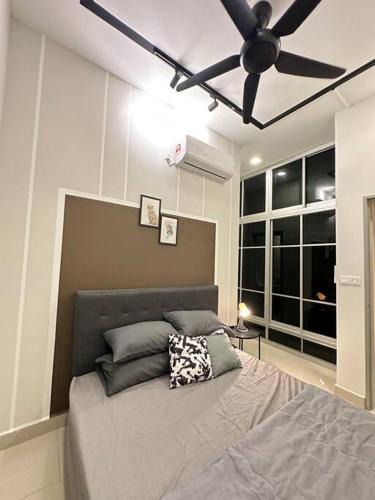 Klang District Apartment | Cozy 2 BR Apartment w/Pool Gym Wi-Fi & Work Space