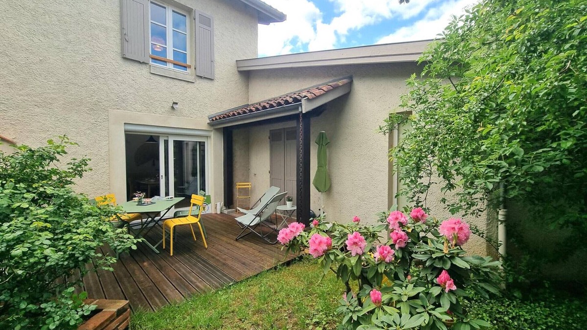 Saint-Galmier Cottage | Cozy 2-BR Home with Terraces, Garden, and Modern Amenities in Saint-Galmier