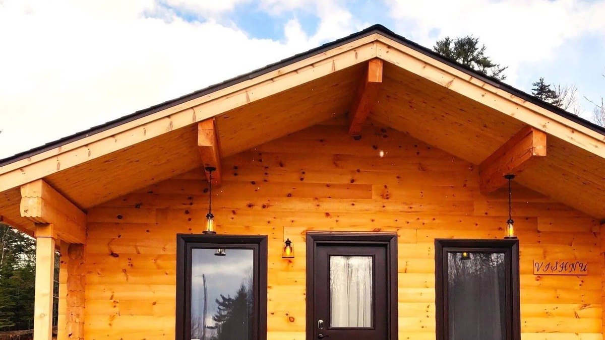 West Hants Cottage | Cozy 2 BR Log Cottage w/Firepit Bbq,close to lakes, vineyards, zipline & Skiing