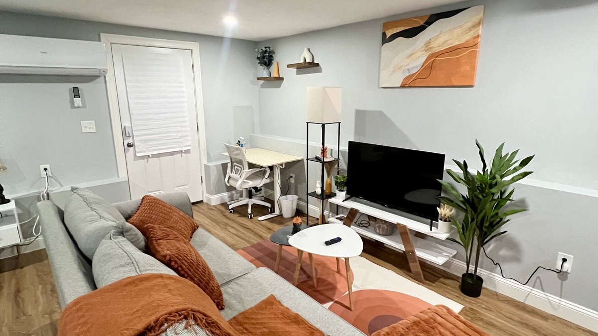 Worcester House | Cozy 2-Floor Apartment with Garage Access