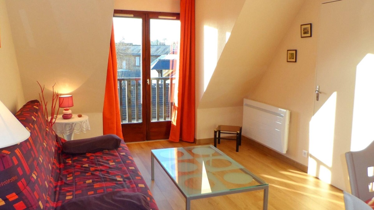 Cabourg Apartment | Cozy 2-Room Apartment Near Cabourg Thalassotherapy, Sleeps 4, Pet-Friendly, Balcony