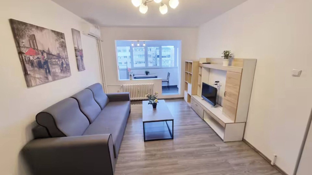 Militari Apartment | Cozy 2-Room Apartment, Steps away from subway!
