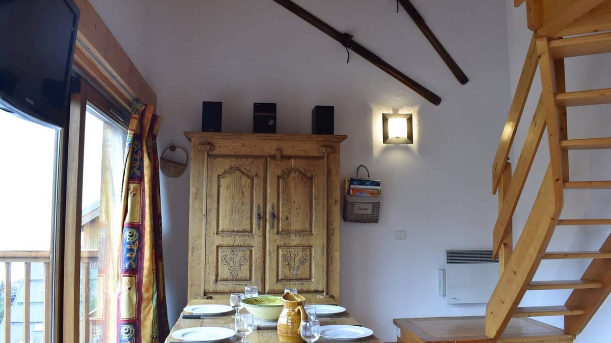 Meribel Centre Apartment | Cozy 2-Room Mezzanine Apartment for 6 in Méribel Center, 200m from Slopes