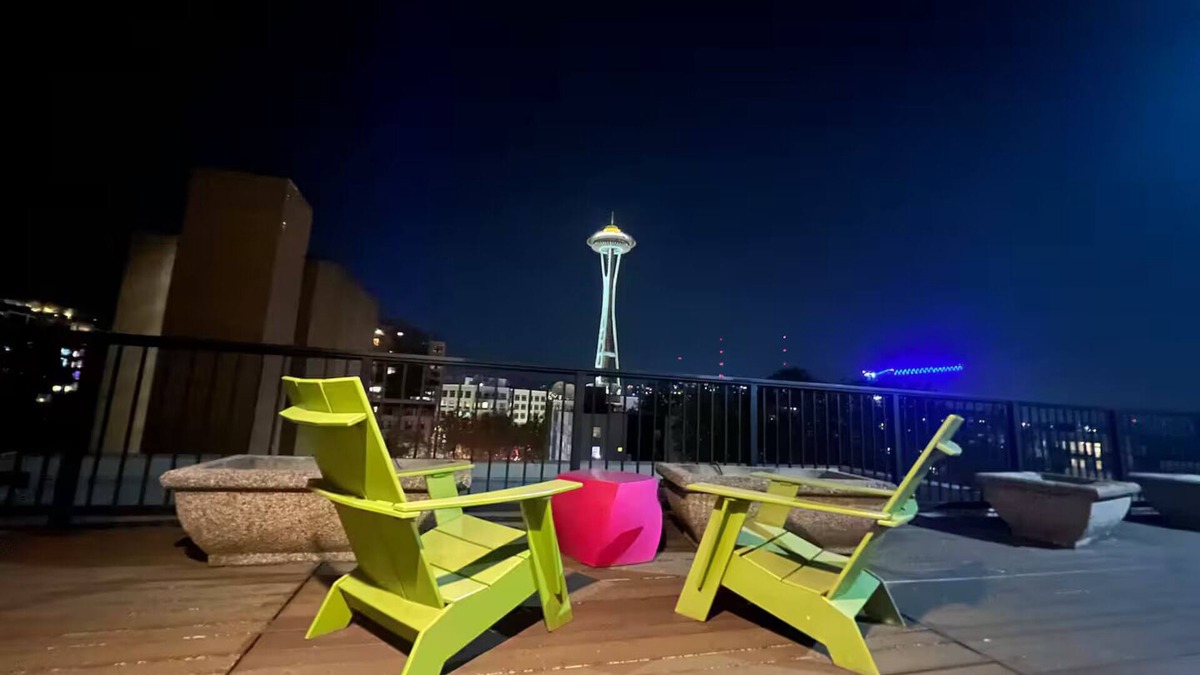 Belltown Condo | Cozy 2-Story Downtown Penthouse Studio/Space Needle View
