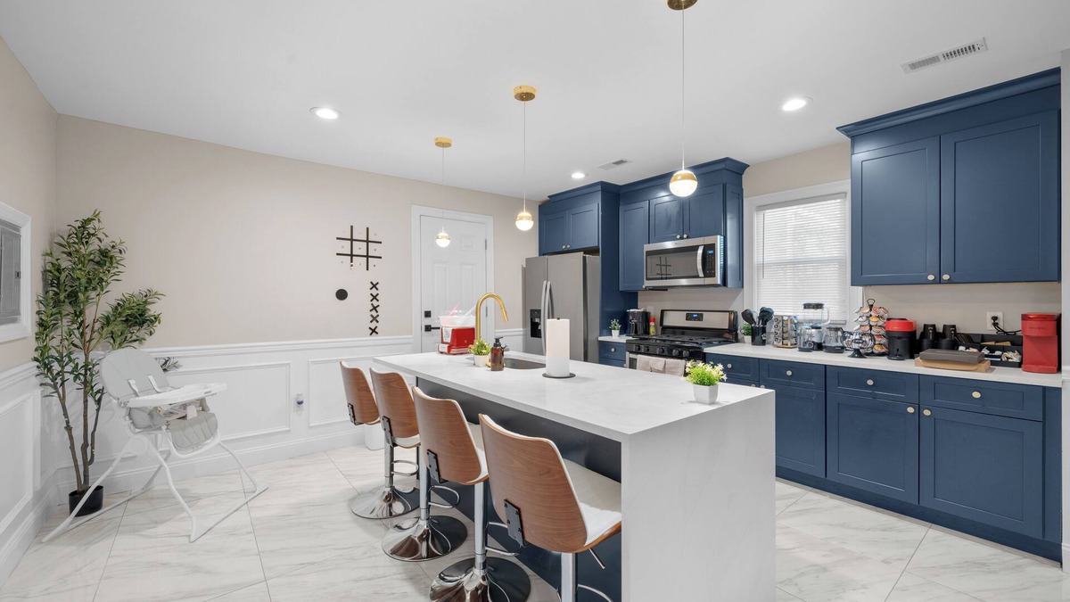 Union Apartment | Cozy 2-Story Loft Apt: Hot Tub, Grill, Arcade, EWR in 10 min, NYC in 25 min