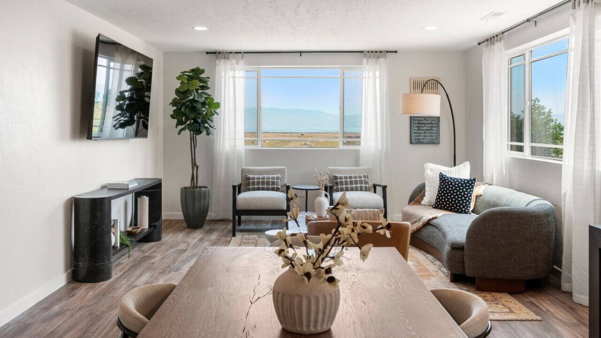 St. Charles Apartment | Cozy 2B/2B condo near Bear Lake