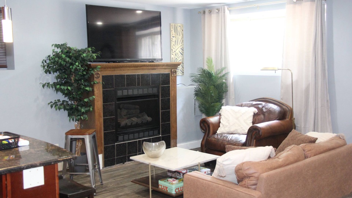 Grand Boulevard Apartment | Cozy 2b2ba: 15 min Bus Downtown, 7min to UChicago, Bike to Lake