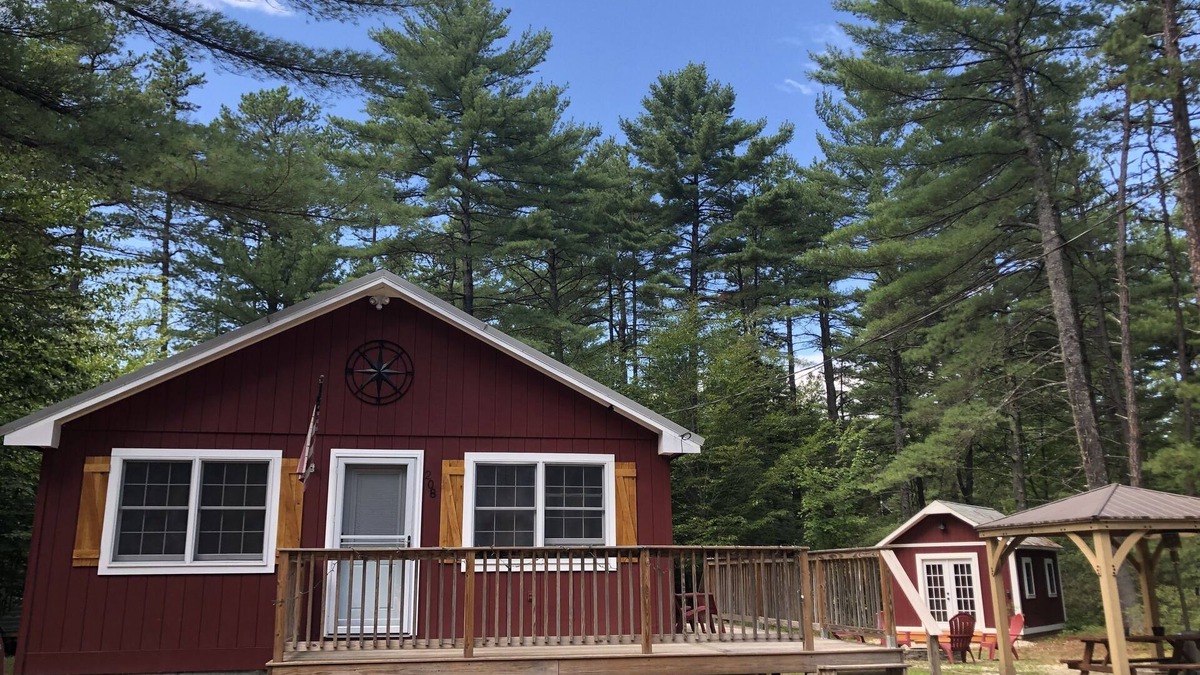 Chocorua Ski and Beach Cottage | Cozy 2BD Camp Cottage - Walk To Sandy Beach & Short Drive to North Conway