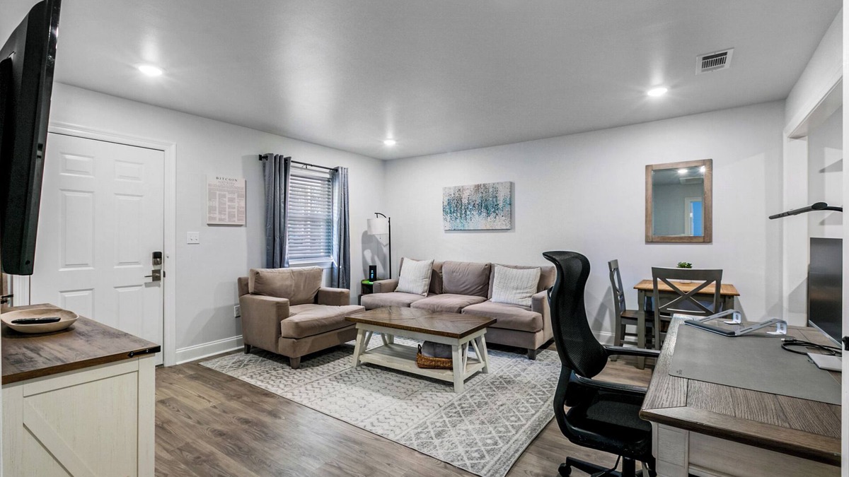 Covington Apartment | Cozy 2Bed 1Bath Property Near Downtown Covington and St. Tammany Hospital