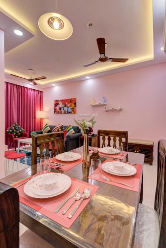 Chicalim Apartment | Cozy 2BHK 4km from GOI airport - 15 min to Cansaulim Beach South Goa - Swimming pool access