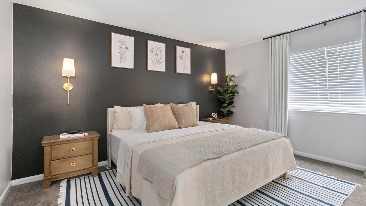 Charlotte Condo | Cozy 2BR/1.5BA Condo Near NoDa + Uptown Full Kitchen & Free Parking