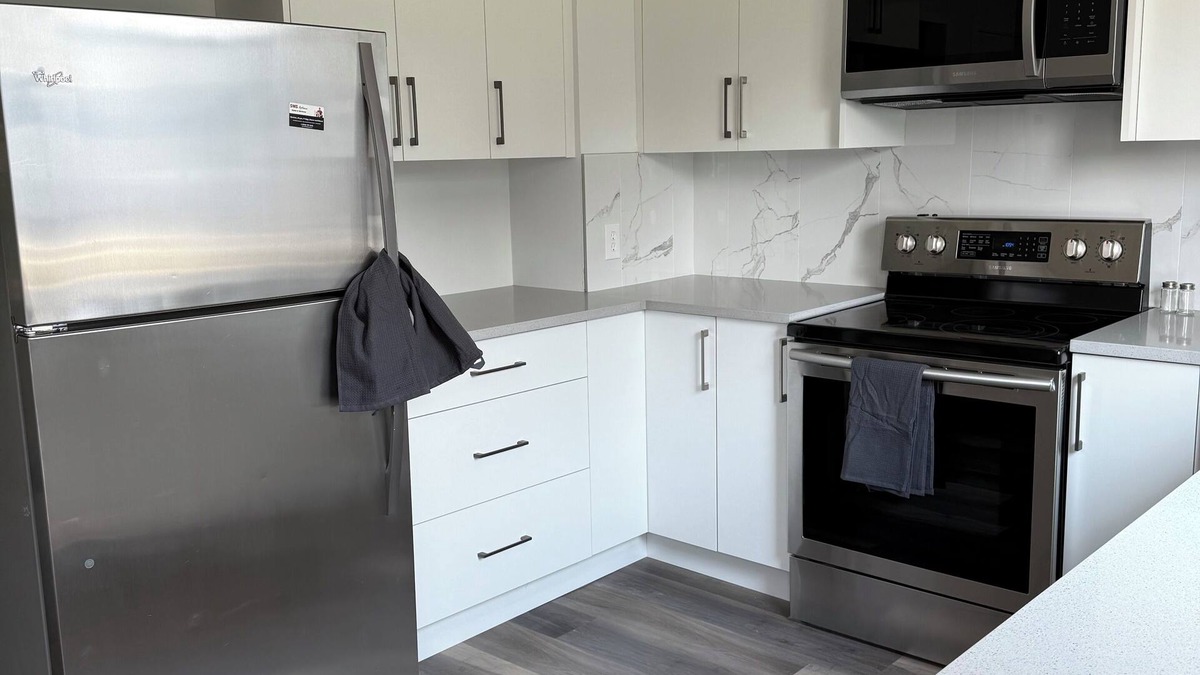 Calgary House | Cozy 2BR/1BA Townhome Near Downtown – Comfort & Convenience Await!