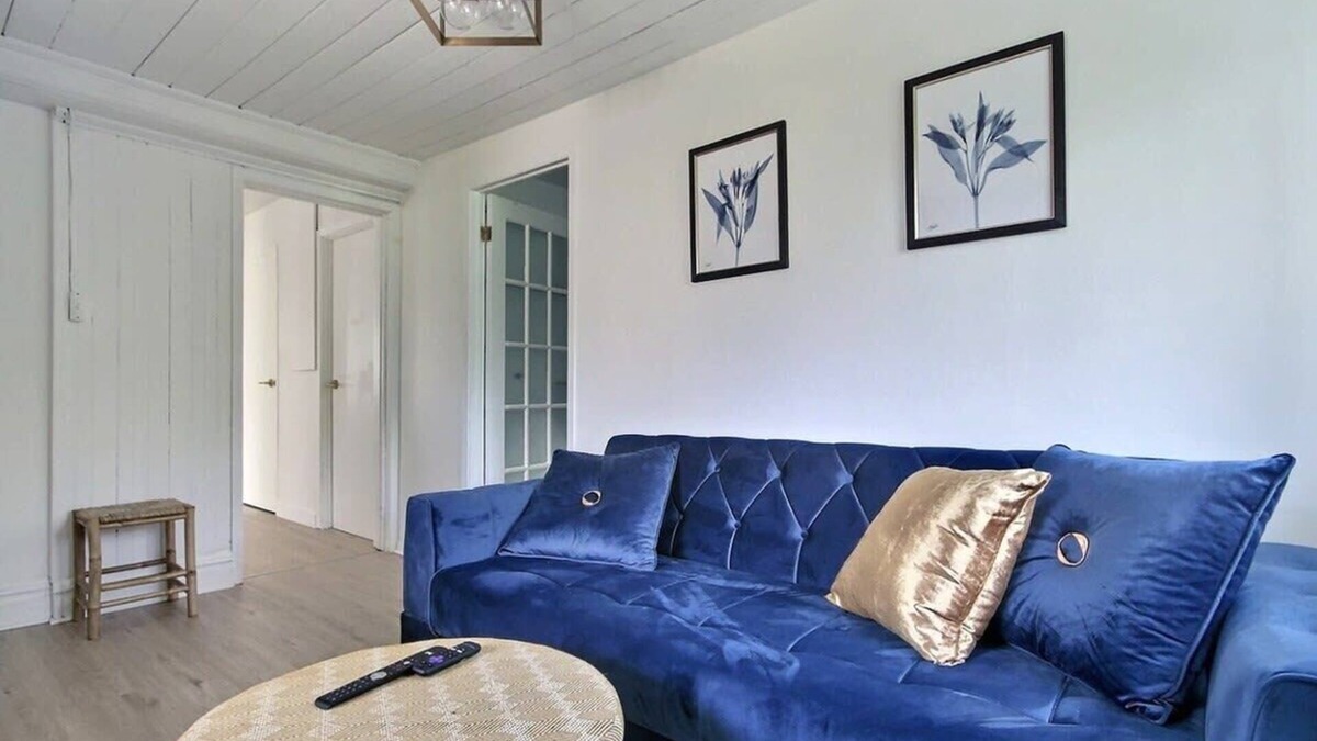 Quartier 5-4 Apartment | Cozy 2BR | 2 King Beds | 2 Parking | 8min to Old Town