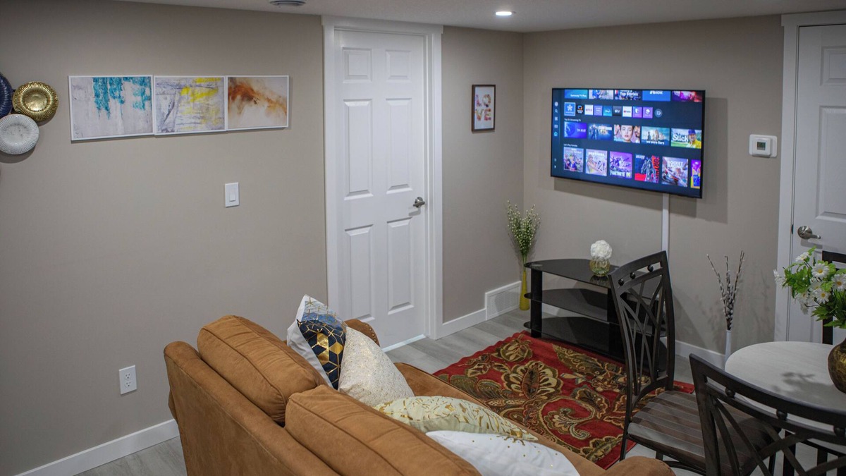 Calgary Apartment | Cozy 2BR/2BA Suite | 10 Mins to Airport | Private Entry & Kitchen