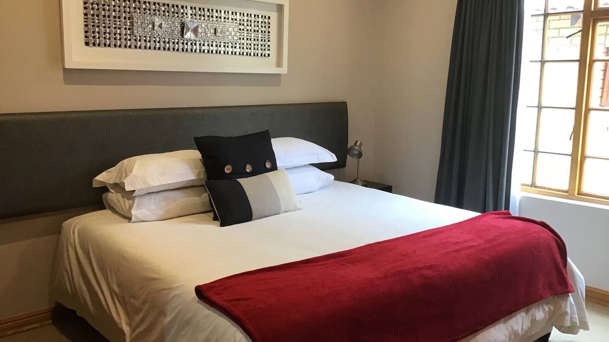 Bloemfontein House | Cozy 2BR 2BR Townhouse Netflix Private Parking Great Location!