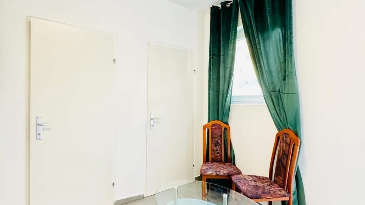 Liesing Apartment | Cozy 2BR Apt Sleeps 6 Direct City Access
