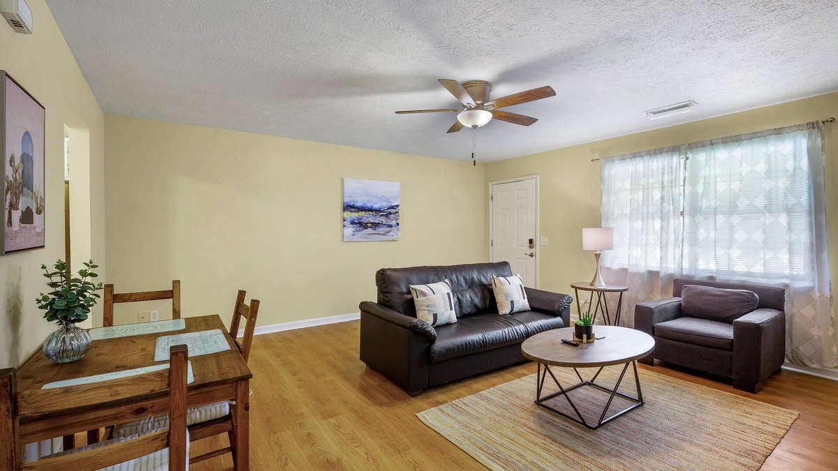 Calhoun House | Cozy 2BR Apt with Amenities for Working Guests