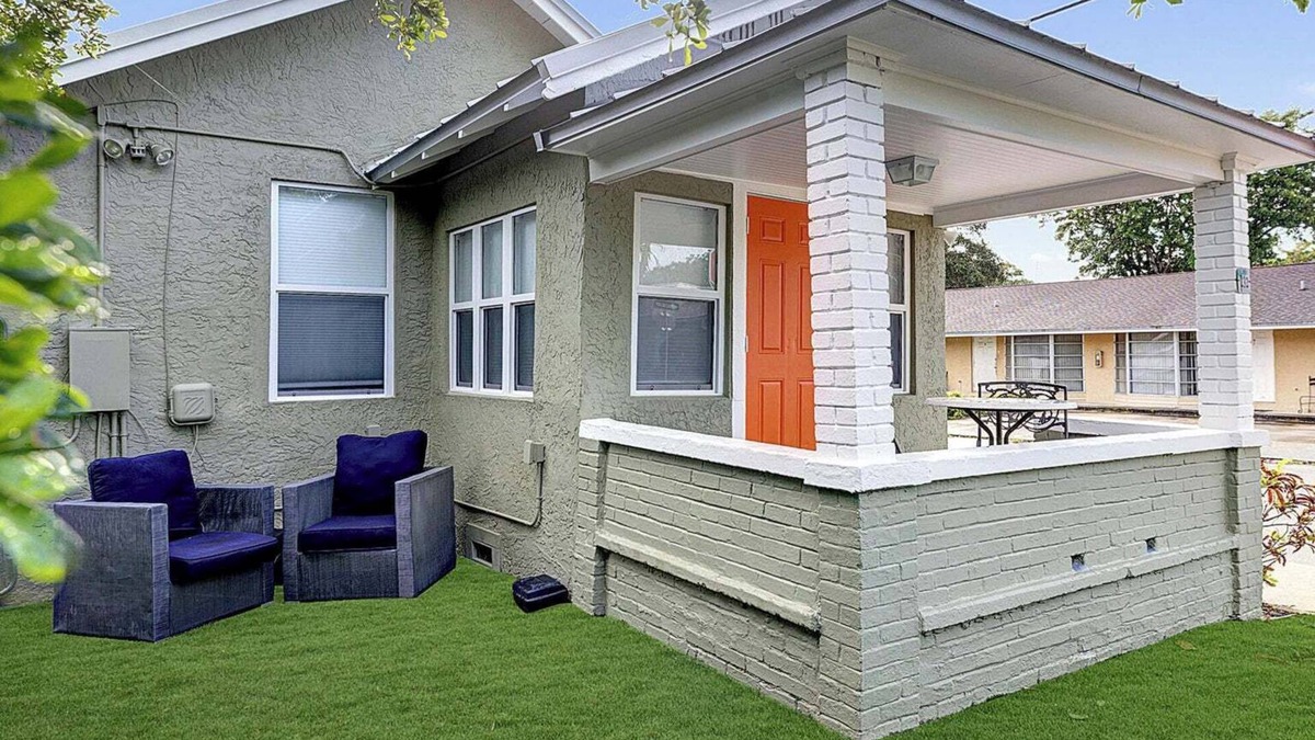 Lake Worth House | Cozy 2BR Getaway in Lake Worth Beach – Walk to the Ocean!