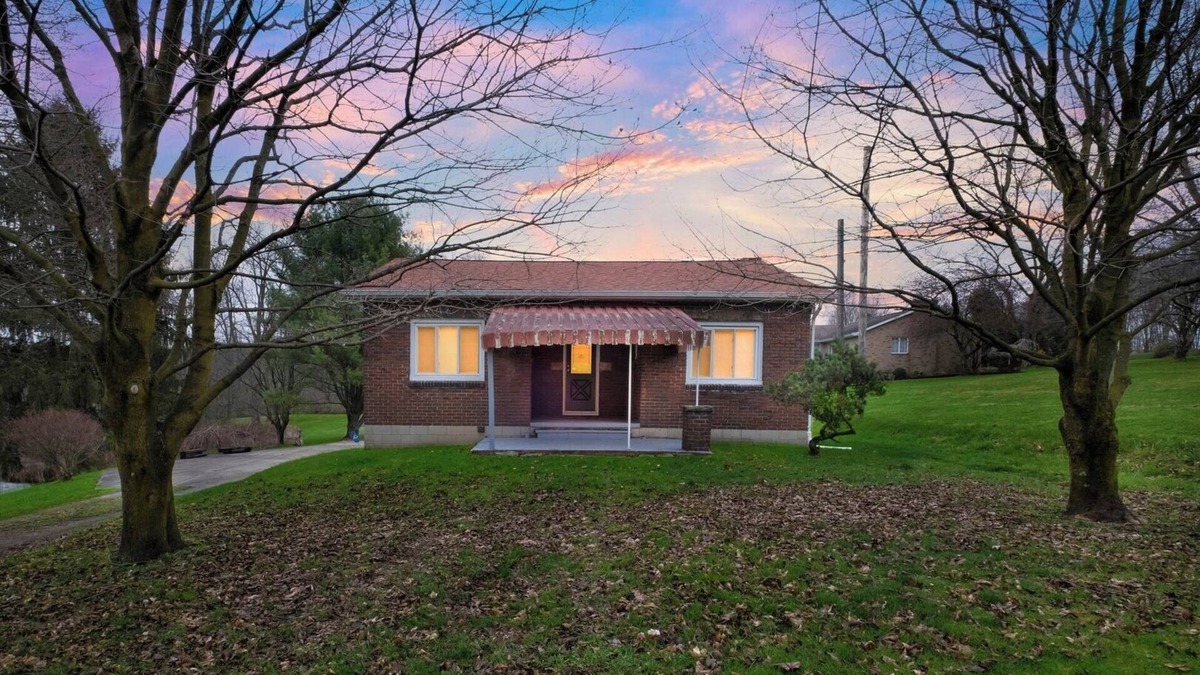 Mercer House | Cozy 2BR Home: With Lake Access and Work Space