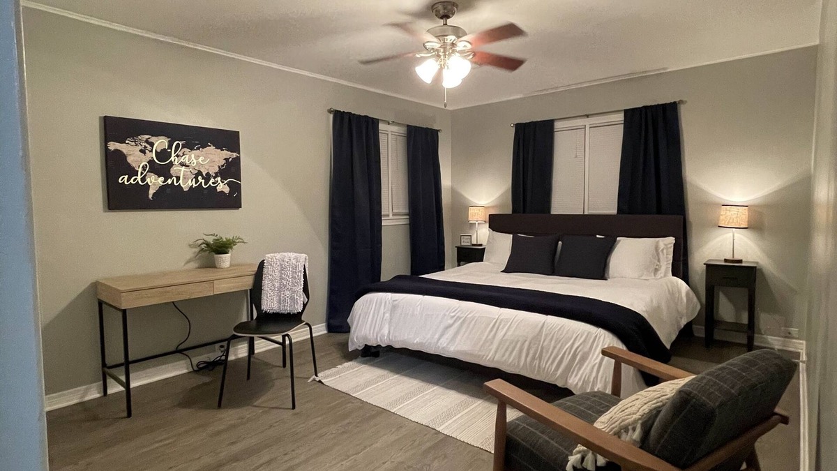 Enid House | Cozy 2BR Lincoln House