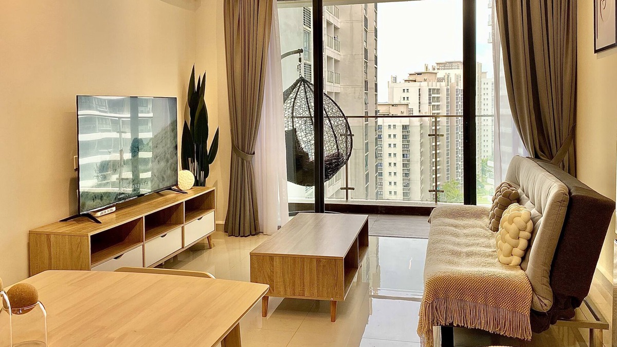 Central District Condo | Cozy 2BR Muji Gem: Beach Escape with Blazing Fast WiFi, Just 2 Mins to the Beach