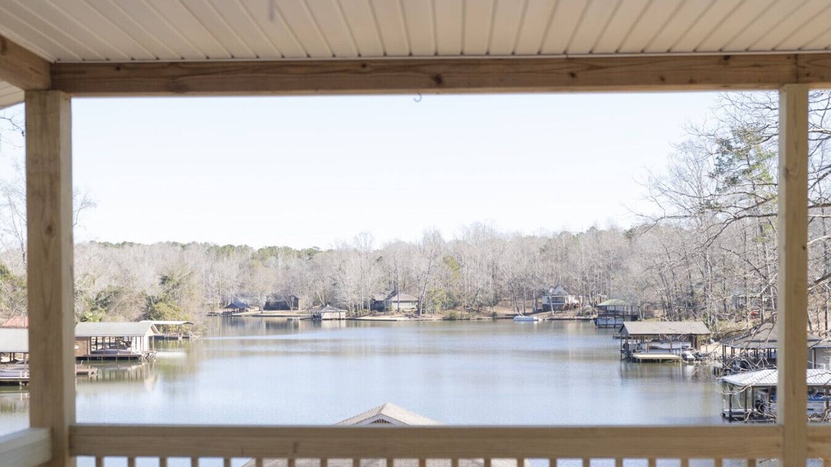 Valley House | Cozy 2BR on Lake Harding! 25 Mins to Auburn!