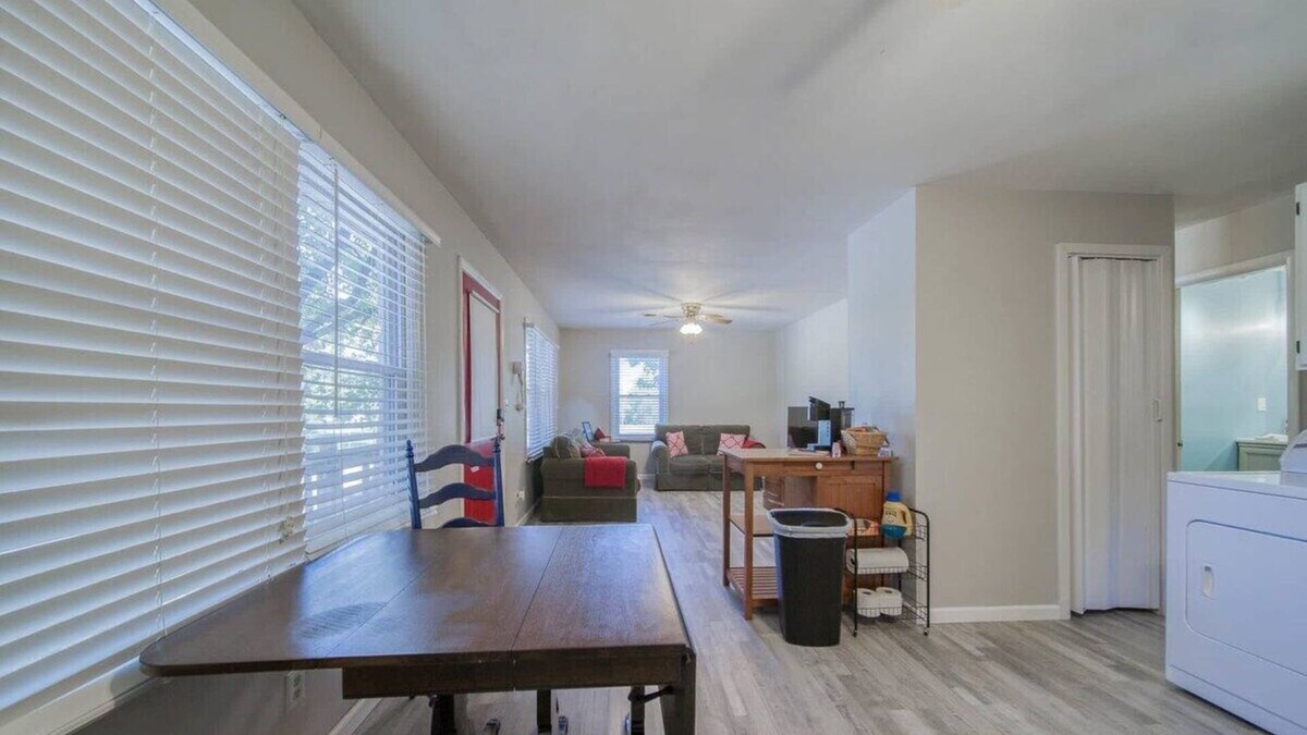 St. James Cottage | Cozy 2BR | Pet-Friendly | Garage Parking | Near Wineries & Route 66