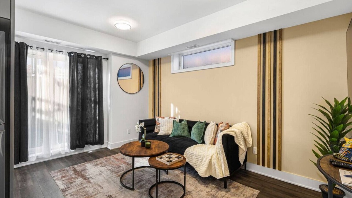 Niagara Falls Apartment | Cozy 2BR Retreat | Family Friendly Close to Falls