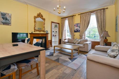 West End Apartment | Cozy 2BR Retreat - City Centre