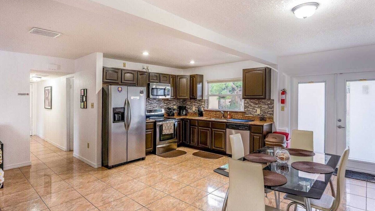 Conway House | Cozy 2BR Retreat Laptop Ready & Pets OK
