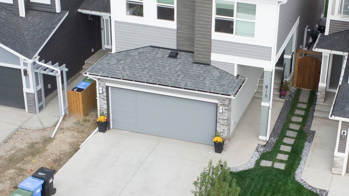 Southeast Calgary House | Cozy 2BR wt. Home Office and Entire Suite