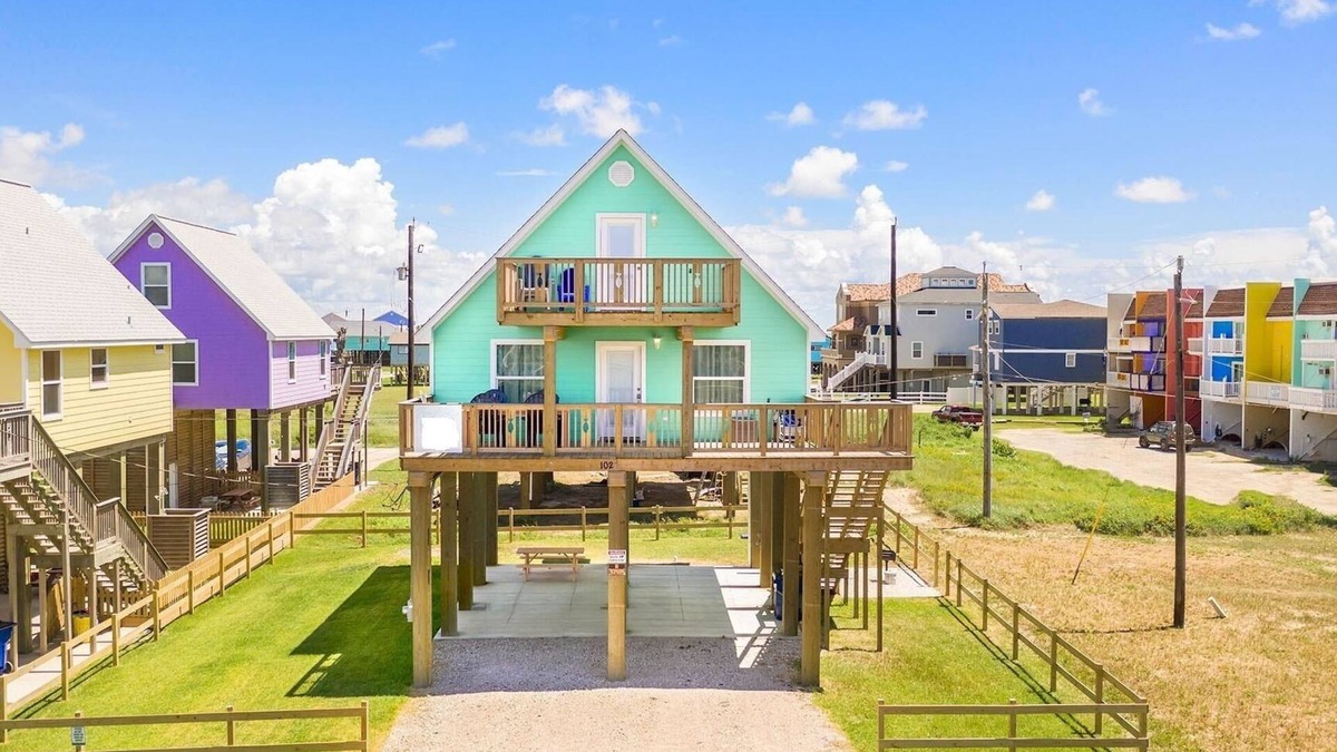 Surfside Beach House | Cozy 2nd Row Beach House w Ocean Views in lovely Surfside Beach