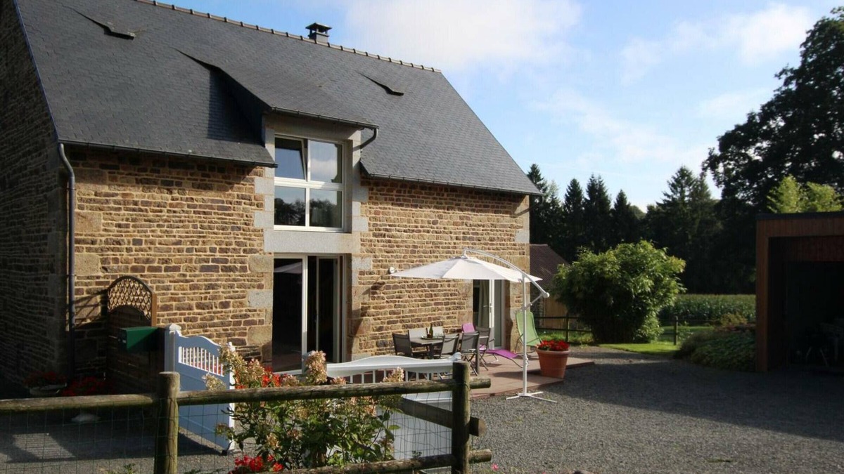 Le Grand-Celland Cottage | Cozy 3-Bed Home with Garden, Near Mont Saint-Michel, Pets Welcome