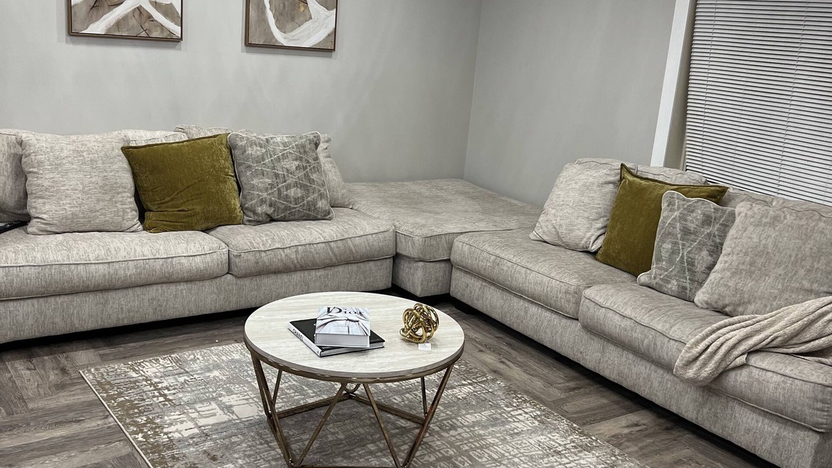 Tamarac House | Cozy 3 bedroom 1.5 bathroom modern kitchen and a private pool