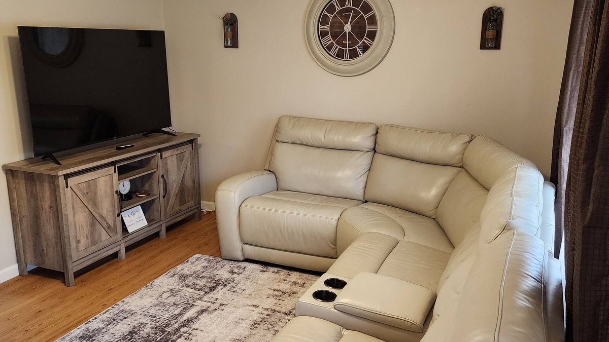 Urbana House | Cozy 3 bedroom/1 bathroom home