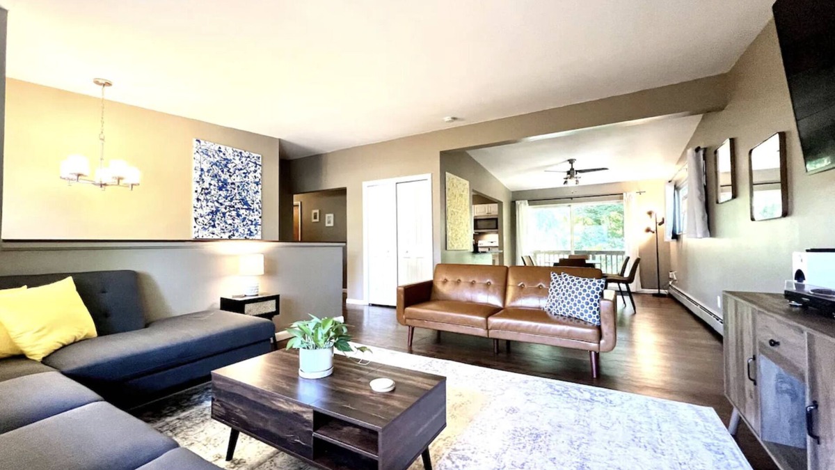 Old West Side House | Cozy 3-Bedroom 1 Mile to Downtown & Michigan Stadium w/Free Parking