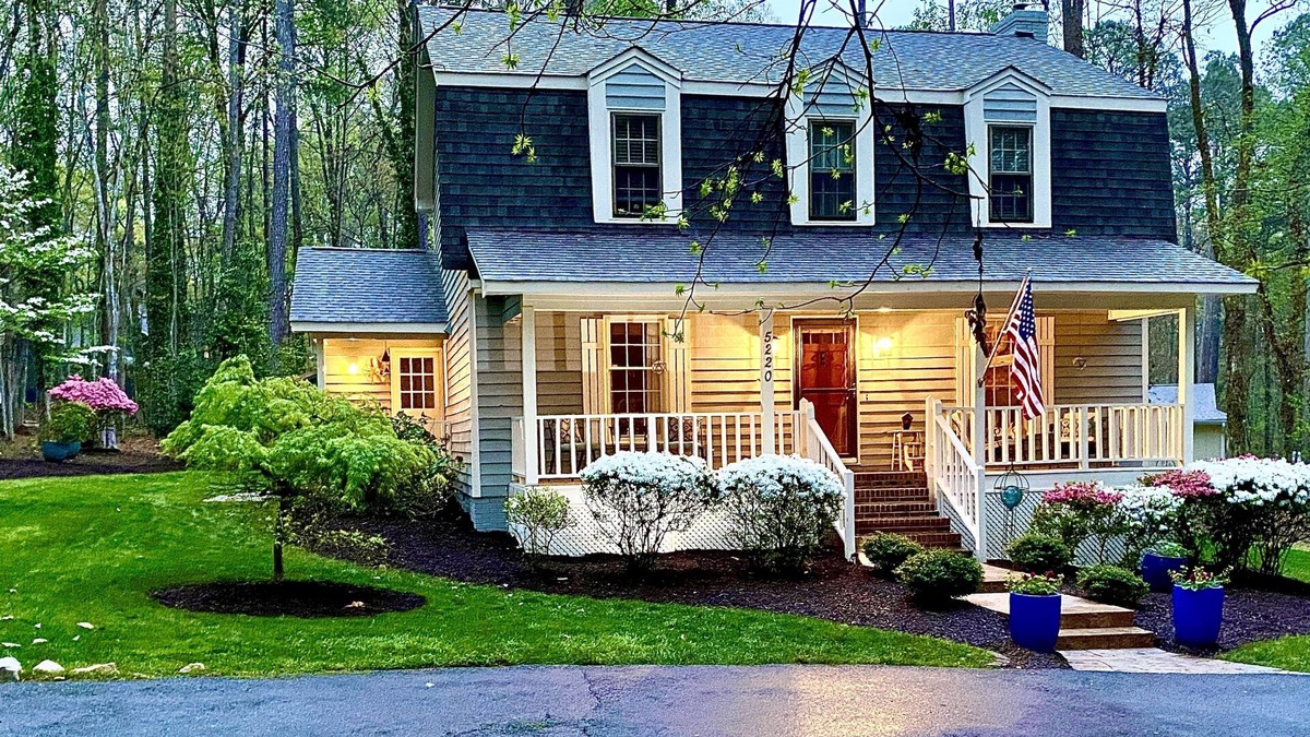 Northwest Raleigh House | Cozy 3 Bedroom 2.5 Bath on Private 1 Acre Wooded Lot