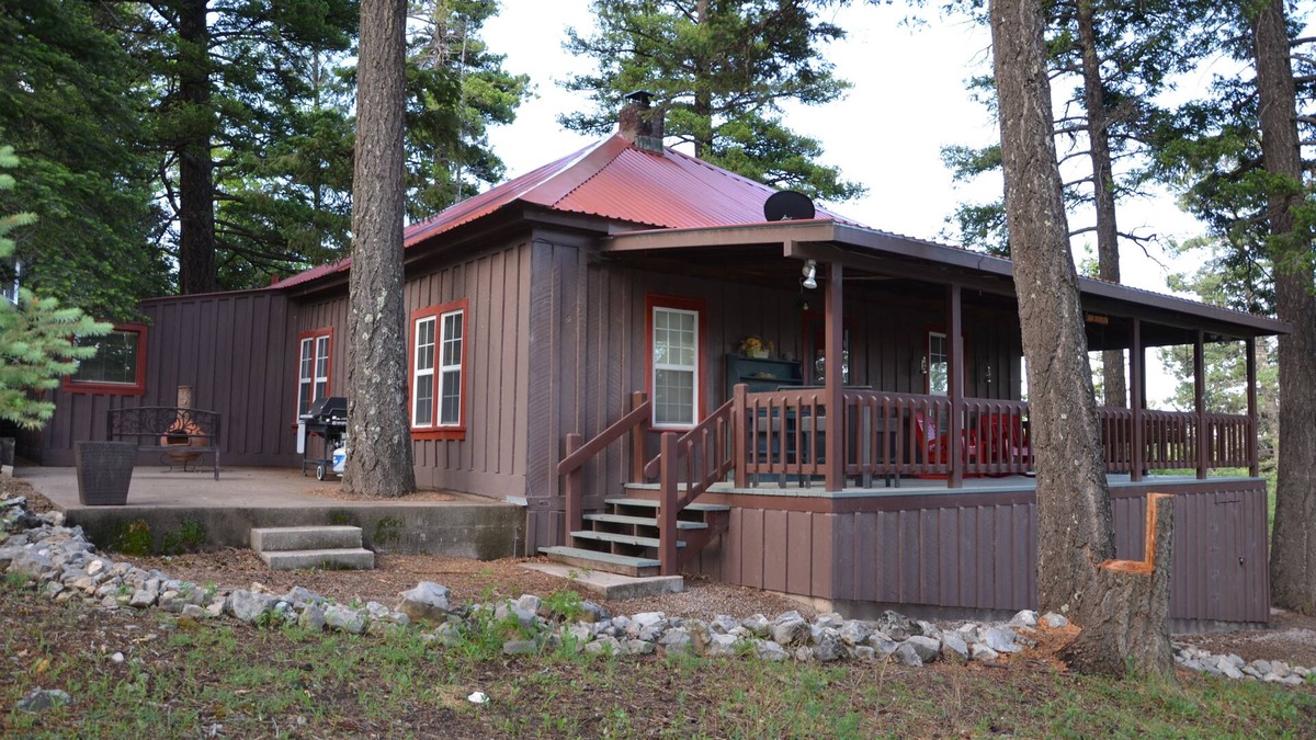 Cloudcroft Cabin | Cozy 3 bedroom 2 bath historic Cabin Retreat perfect location!